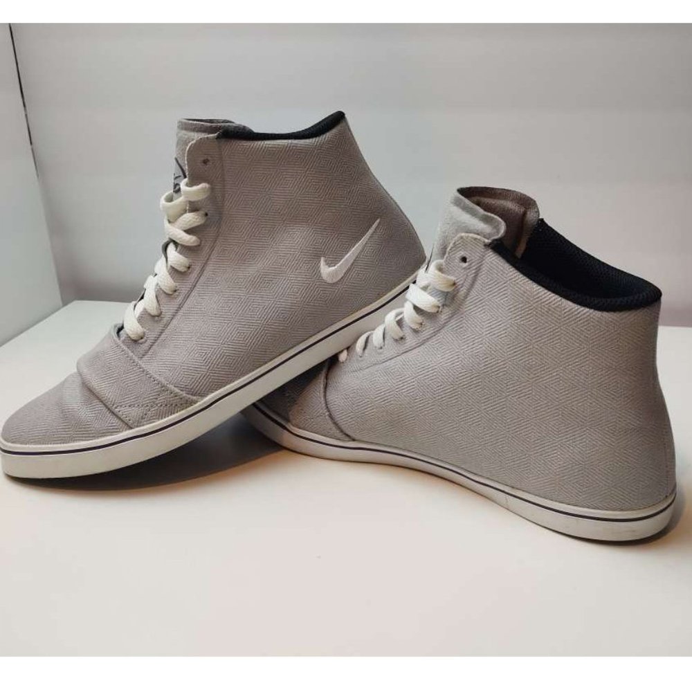 Nike Women's Light Gray High-Top Sneakers